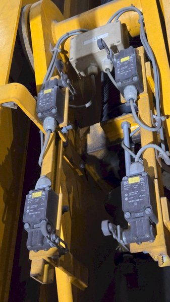 NEUERO 3275 15 TON VEHICLE LIFT USED