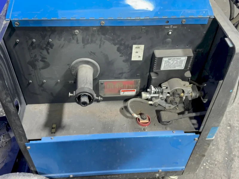 MILLER 200 AMP WELDER   -  MILLERMATIC 250