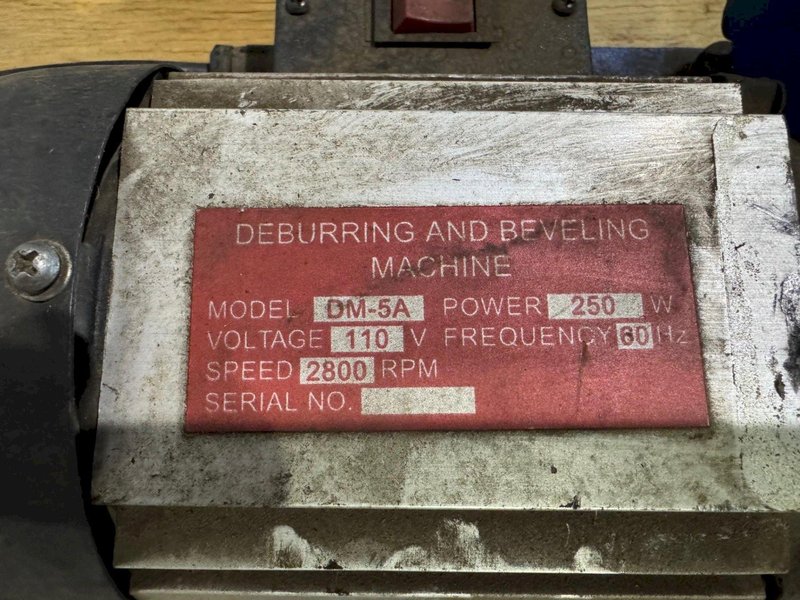 DM–5A DEBURRING AND BEVELING MACHINE
