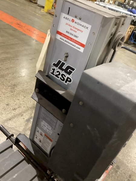 JLG 12SP VERTICAL MAN LIFT USED