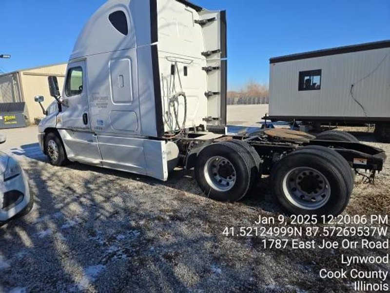 Freightliner Cascadia 125 Sleeper Truck – 2015