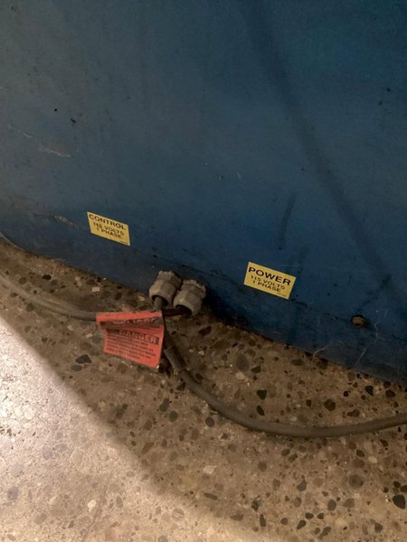 SOUTHWORTH ROLL C2.5-28 Platform Lifter w/ Foot Control 2500 lbs Capacity USED