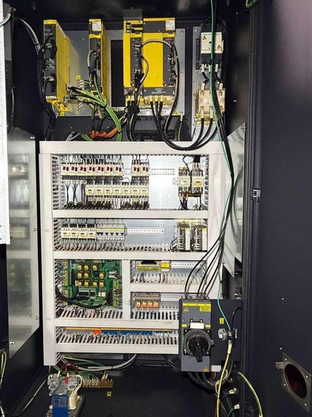 Doosan DNM 350/5AX 5-Axis CNC Vertical Machining Center – 2017 Mill