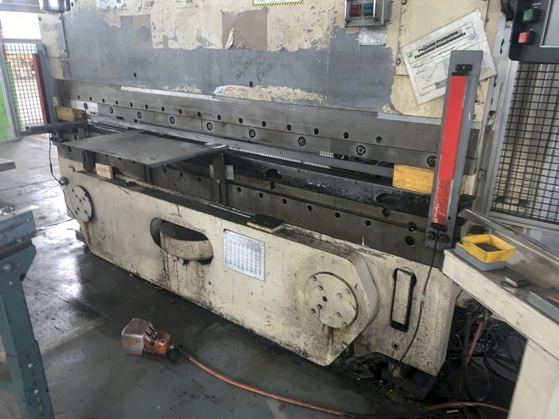 175 TON X 10' CINCINNATI MODEL #175-FMII FORM MASTER HYDRAULIC CNC PRESS BRAKE WITH UPGRADED TOUCHSCREEN CONTROLS. STOCK # 1801620