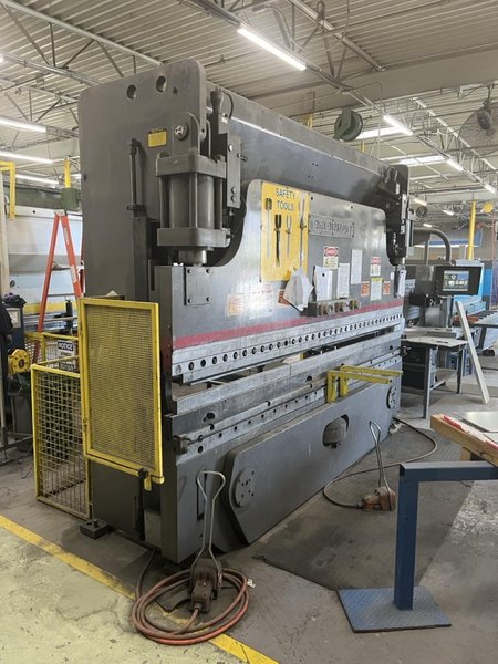 135 Ton x 12′ Cincinnati 135AF10 CNC Press Brake, 1991 – 4 Axis CNC Control, AutoCrown