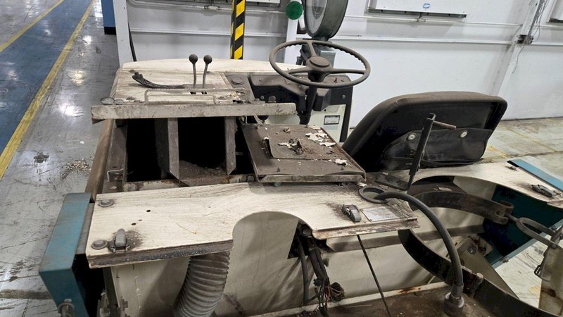 TENNANT POWERSCRUBBER 527 FLOOR SCRUBBER USED POWERS