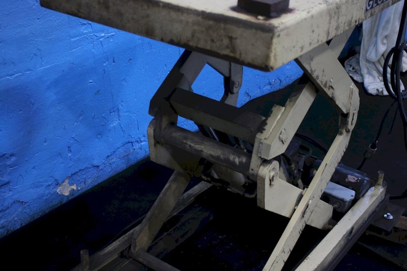 4000 LBS GLOBE HYDRAULIC SCISSORS LIFT TABLE: STOCK #75141