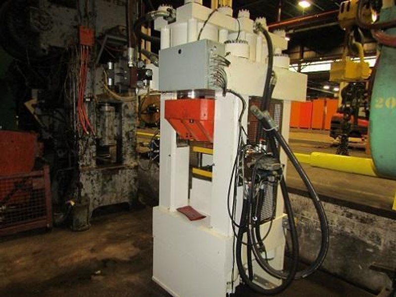 750 TON AMD FINE HYDRAULIC BLANKING PRESS