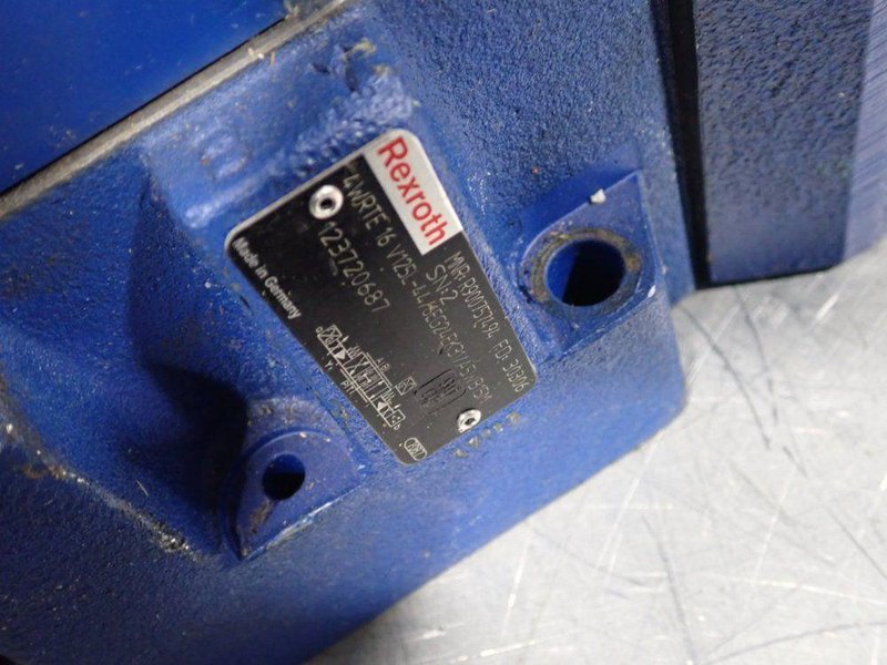 REXROTH DRECTIONAL HYDRAULIC VALVE   -  R900757494