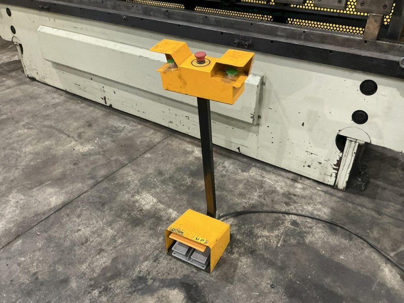 200 TON X 13' U.S. INDUSTRIAL MODEL #US-20012-AC CNC 2-AXIS HYDRAULIC PRESS BRAKE: YOBRO #26157
