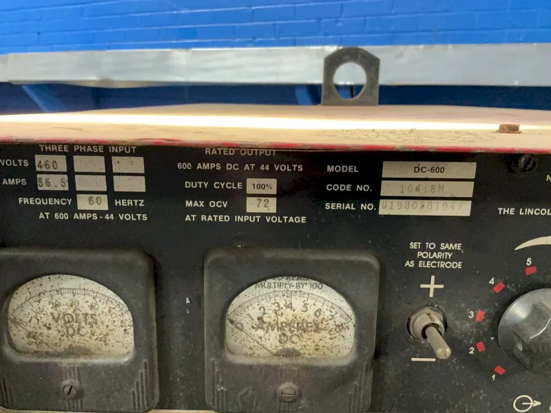 LINCOLN ELECTRIC 600 A WELDER  -  IDEALARC DC-600