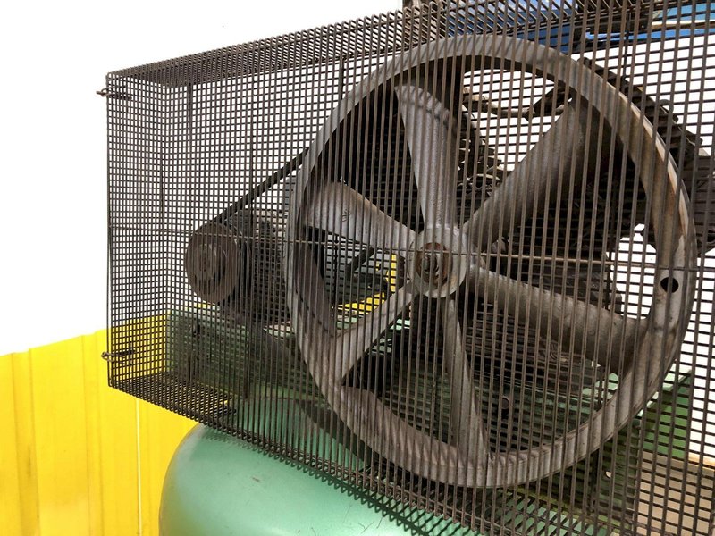 5 HP SPEEDAIRE MODEL #3JR77 VERTICAL TANK AIR COMPRESSOR: STOCK #16558