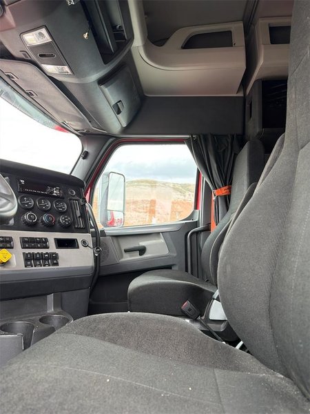 2020 Freightliner Cascadia 1FUJHHDV1LLLC1683