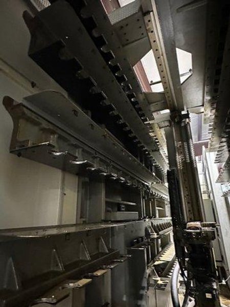 DMG MORI DMC 125 U2 HMC, 2005 – Chip Conveyor, Tool Changer, Filter System, HSK63