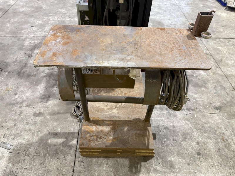1,250 LB STINGER MODEL #P-1250 PIPE WELDING POSITIONER WITH 30" GRIPPER CHUCK: YOBRO #25216