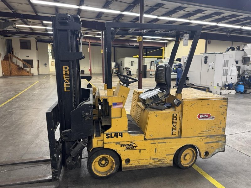 Drexel SL44/4 4,400 Lb Capacity Electric Forklift, Swing Reach Mast, Narrow Aisle