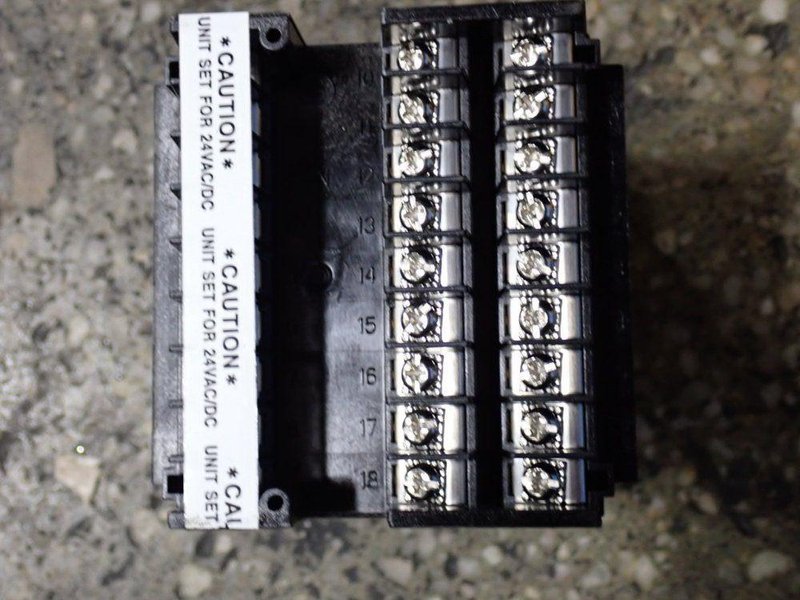 HONEYWELL DIGITAL CONTROLLER  -  UDC3200 / DC3201-CE-100R-210-10000-00-0