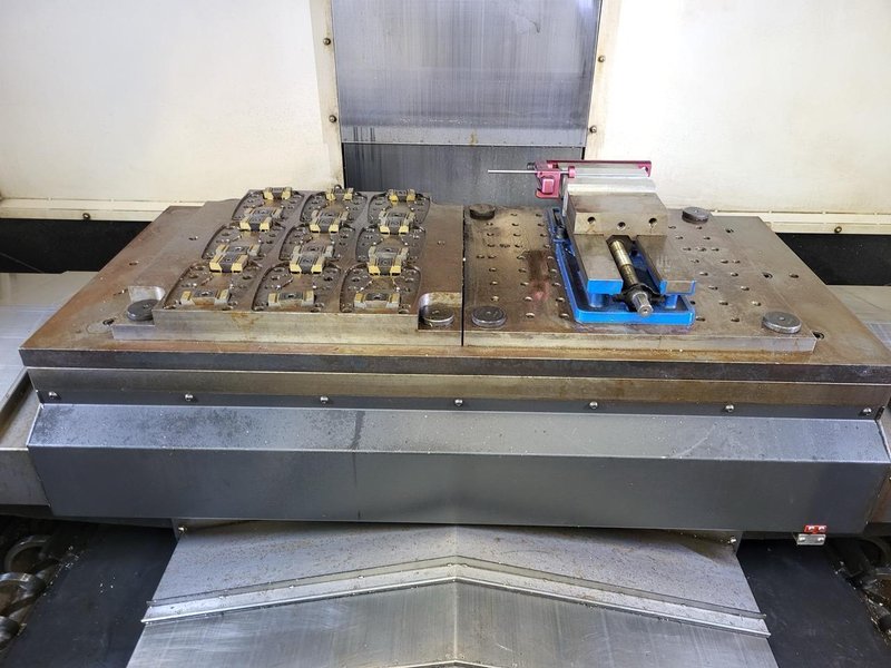 Hyundai WIA KF5600 VMC, 2018 – Fanuc, High Pressure Coolant, Chiller, Conveyor, Low Hours
