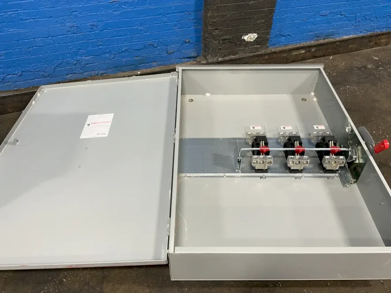 SIEMENS 800 AMPS, 600 VOLTS NON FUSIBLE DISCONNECT   -  012318P
