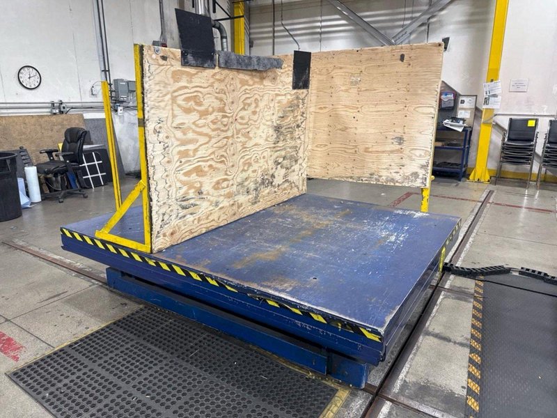 78" X 96" HYDRAULIC SCISSOR LIFT TABLE: YOBRO #24596