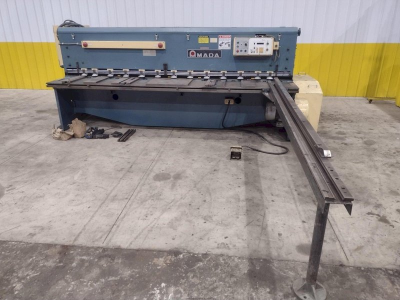 10&#039; x 3/16&quot; AMADA MODEL #M-3045 MECHANICAL POWERED SQUARING SHEAR: STOCK #21850