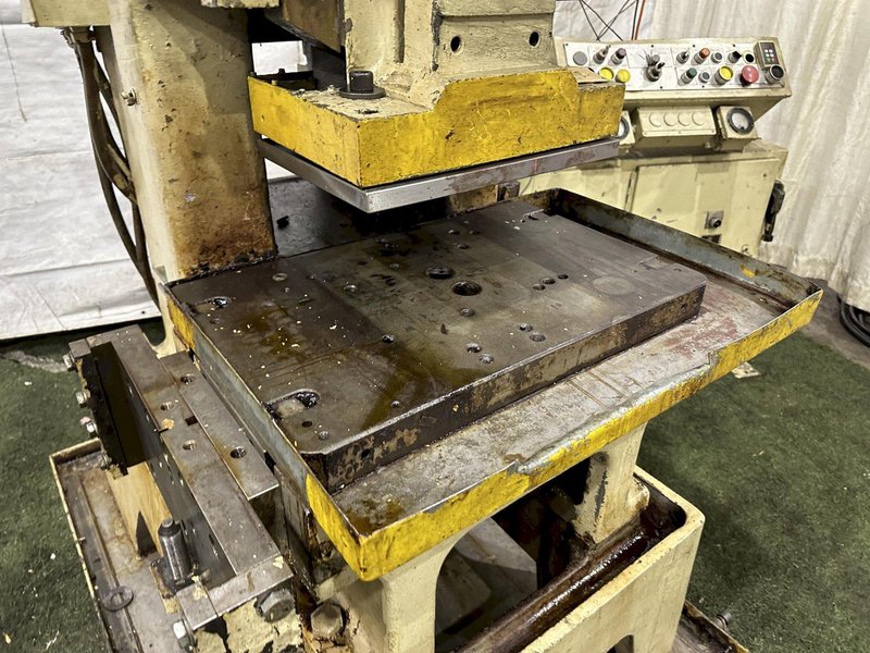 32 TON MINSTER HIGH SPEED PRODUCTION PRESS B-1: STOCK #77514