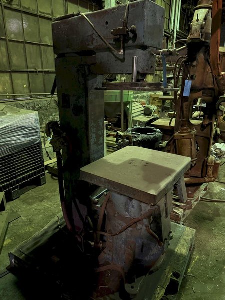 BMM jolt squeeze molding machine