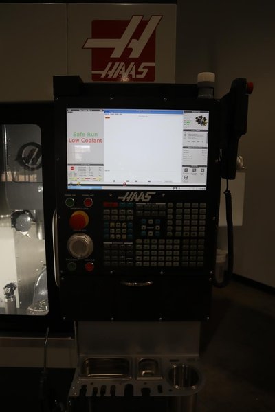 Haas UMC-400SS CNC 5-Axis Vertical Machining Center, Ct40, 12K RPM, 30 ATC, Probing, 230mm Diameter Work Platter, High Speed Machining, Programmable Coolant Nozzle, Chip Auger