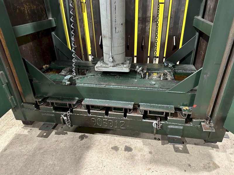 60&quot; X 30&quot; X 20HP PIQUA MODEL #30 VERTICAL HYDRAULIC CARDBOARD BALER: STOCK 17412