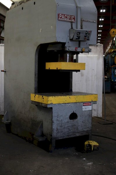 300 TON PACIFIC PRESSFROMER II HYDRAULIC C FRAME PRESS : STOCK #76330