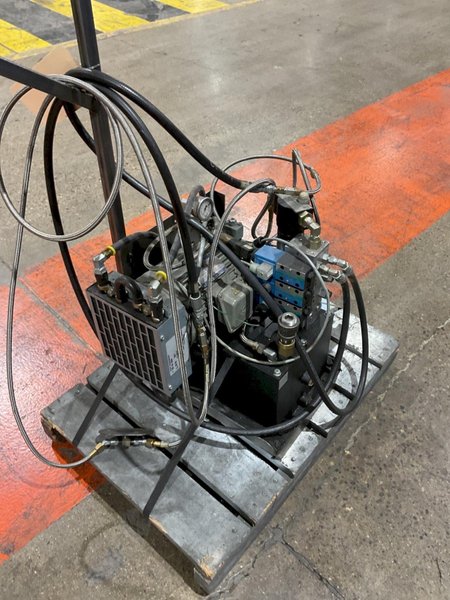 RALPH W. EARL HPU 15407A00 ML-133-27 HOU 2 HP 220V Motor USED