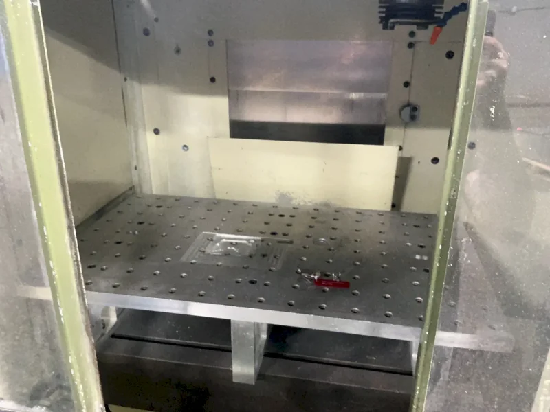 MAKINO MILLING MACHINE CO., LTD. 18”X32” TABLE CNC VERTICAL MACHINING CENTER  -  SNC64-A5
