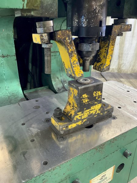 110 TON PIRANHA PII110 HYDRAULIC IRONWORKER: STOCK #81006