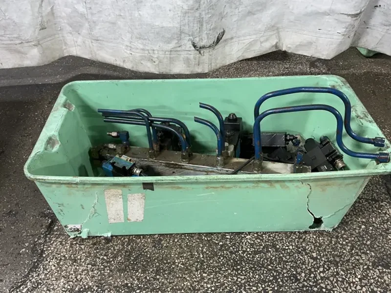 VICKERS MISC. HYDRAULIC AND PNEUMATIC COMPONENTS