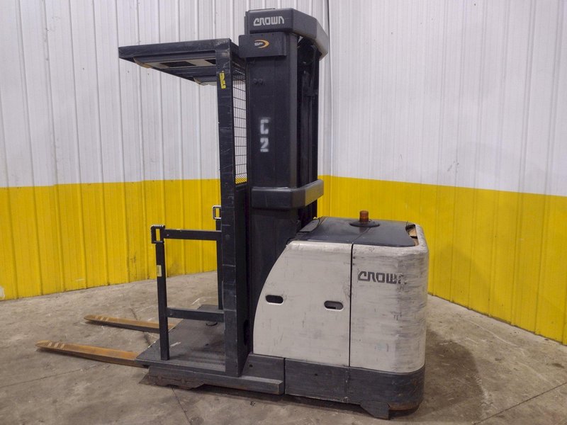 3,000 LB CROWN MODEL #SP 3500 ELECTRIC ORDER PICKER FORKLIFT 2018 : YOBRO #25408