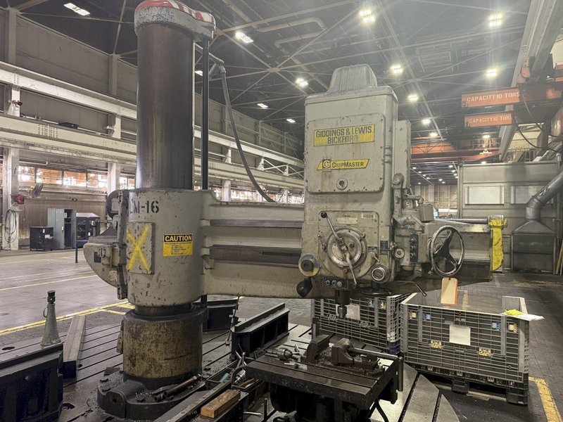 8&#039; ARM x 19&quot; GIDDINGS &amp; LEWIS MODEL #956-CHIPMASTER RADIAL ARM DRILL ON 360° T-SLOTTED BASE: STOCK #23544