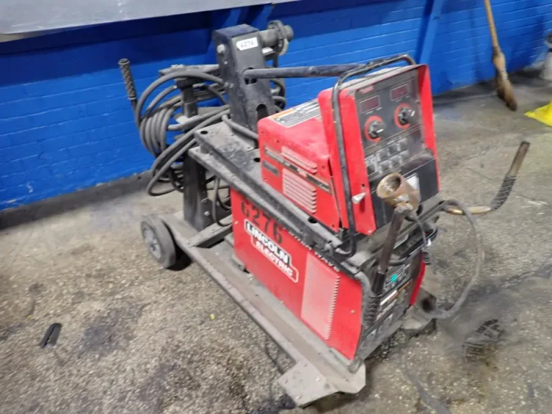 LINCOLN 350 A WELDER  -  POWER WAVE S350
