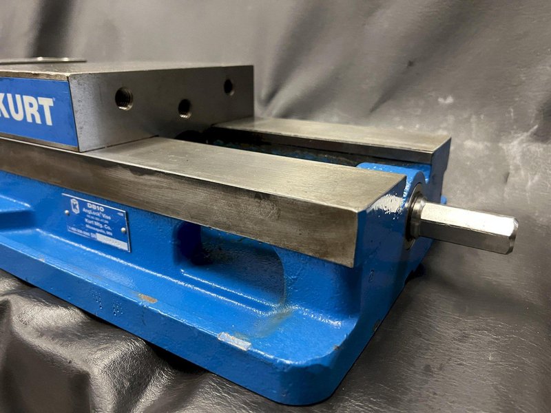 Kurt Ang Lock D810 8" CNC Manual Vise 10" Opening