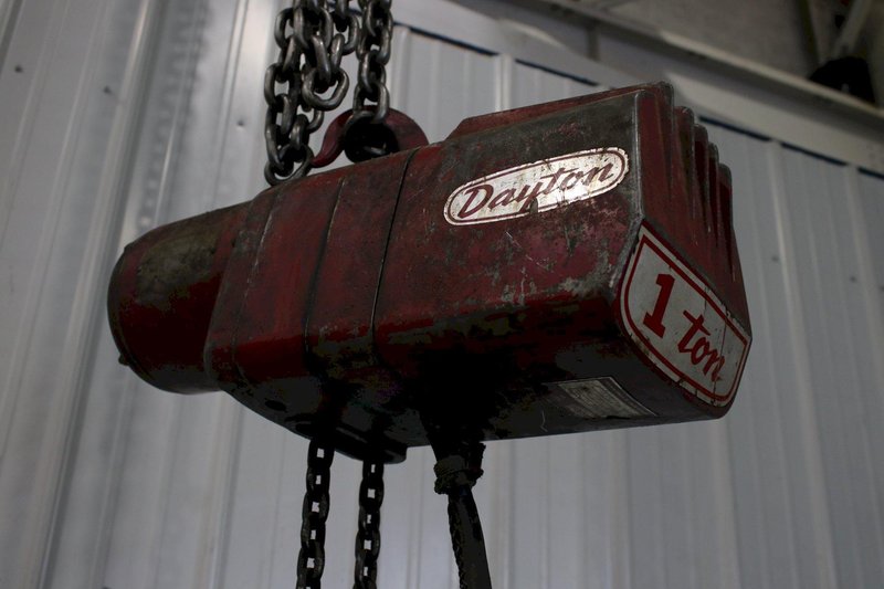1 TON DAYTON HOIST: STOCK #74159