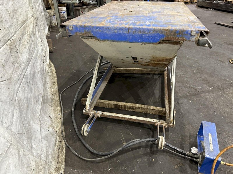 6000 LB CHISUM PNEUMATIC PLATFORM LIFT: STOCK #77682