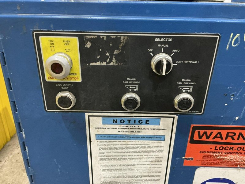 30" X 36" X 72" BALEMASTER CLOSED DOOR HORIZONTAL HYDRAULIC BALER: YOBRO #24585