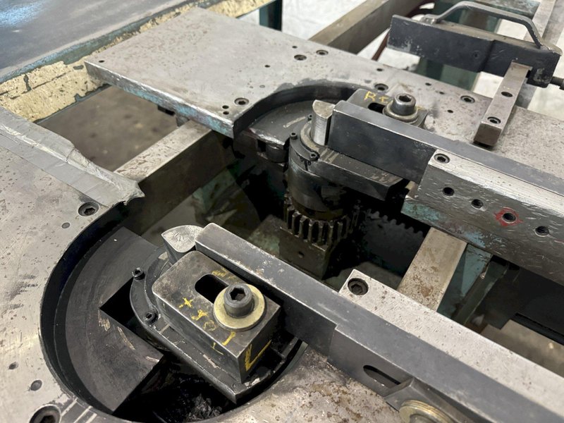 LUBOW DWB-2 DOUBLE END HORIZONTAL WIRE BENDER: STOCK 16432