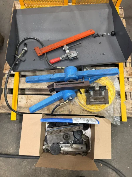 Used 2021 DoAll 24" x 22" automatic horizontal dual column bandsaw model DC-560NC