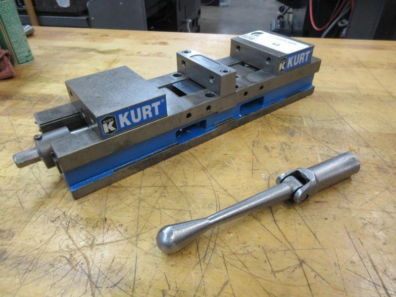 Kurt DL430 4&quot; Double Lock Machine Vise with Handle- Auction Item