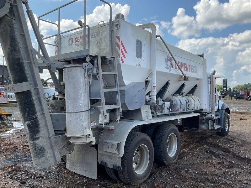 2025 Mack GR64B 1M2GR2GC1SM043902