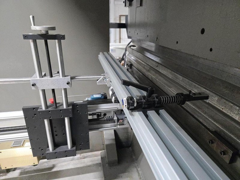 400 ton x 12′ Standard Industrial CNC Press Brake, 2007