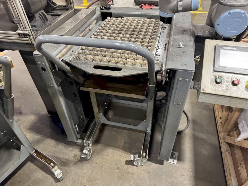 2018 UNIVERSAL ROBOTS UR10 Cobot - Dual Chuck Grippers, Flexible Loading System