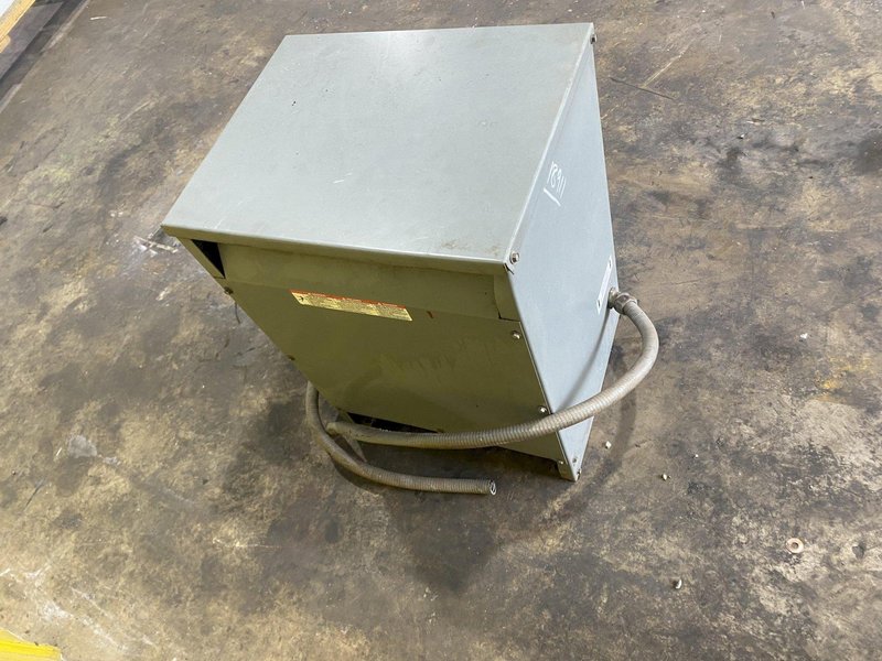30 KVA SQUARE D 480 - 208Y/120 VOLT ELECTRICAL TRANSFORMER: STOCK 18911