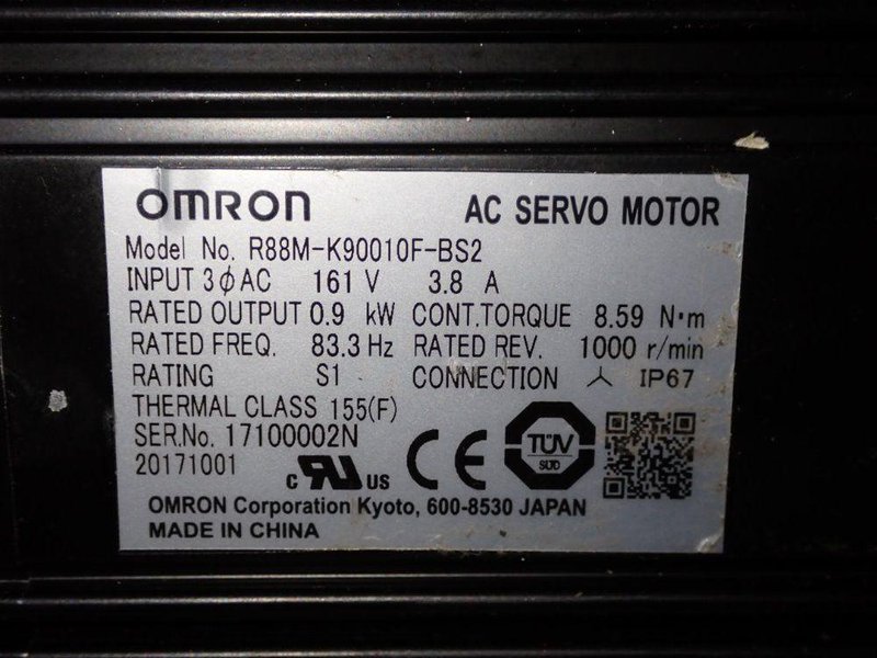 OMRON 0.9 KW AC SERVO MOTOR  -  R88M-K90010F-BS2
