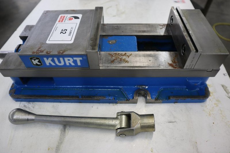 Kurt D688 6" Machine Vis,e Steel Jaws, Handle- Auction Item